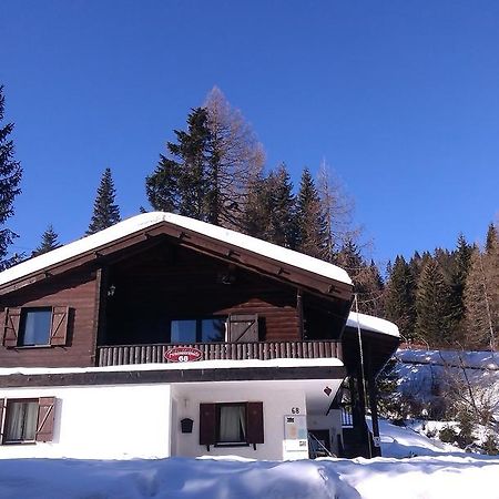Fichtenblockhütte Sonnenalpe Nassfeld Buitenkant foto