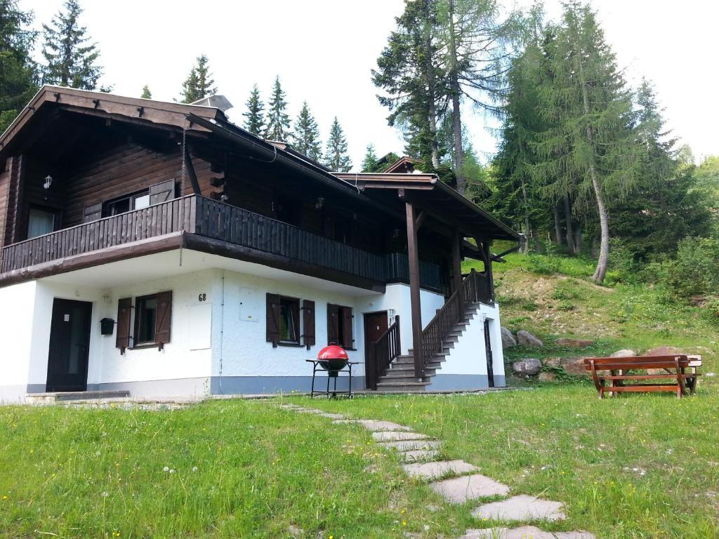 Fichtenblockhütte Sonnenalpe Nassfeld Buitenkant foto