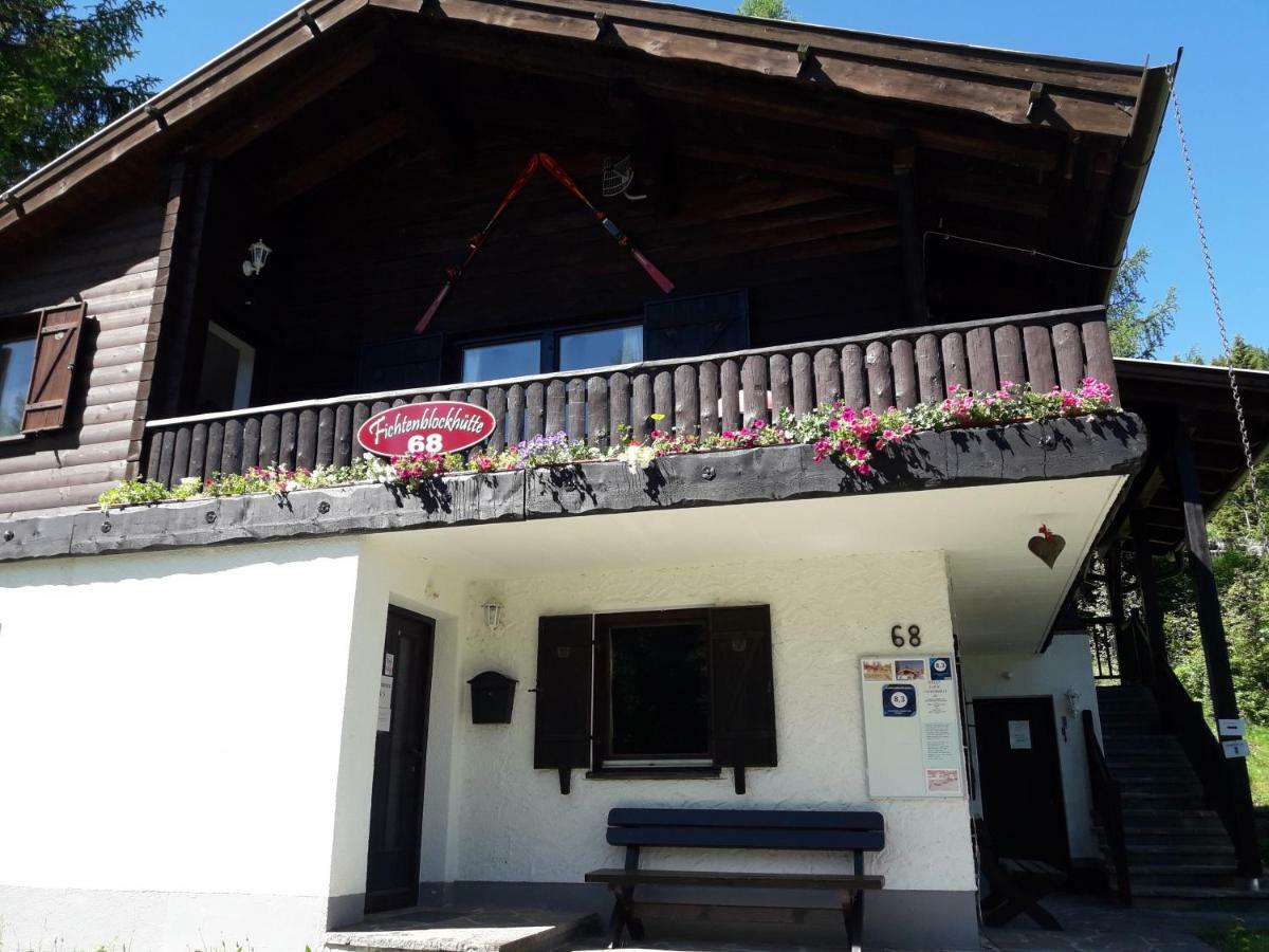 Fichtenblockhütte Sonnenalpe Nassfeld Buitenkant foto